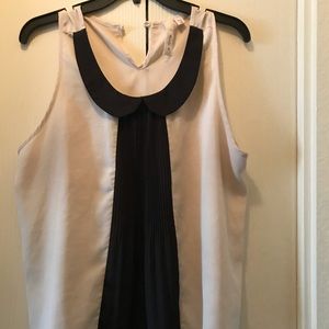 Super cute, sleeveless top